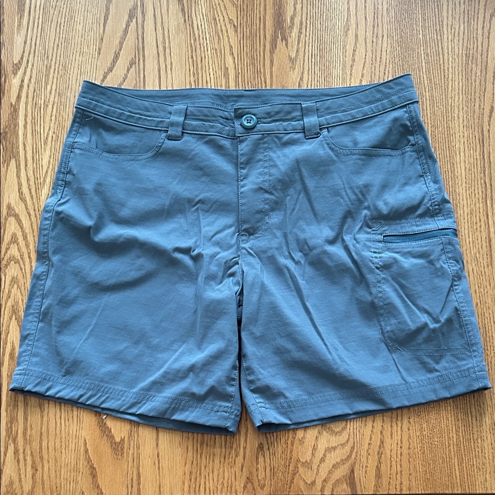 Eddie Bauer Woman’s Size 12 Slate Cargo Shorts